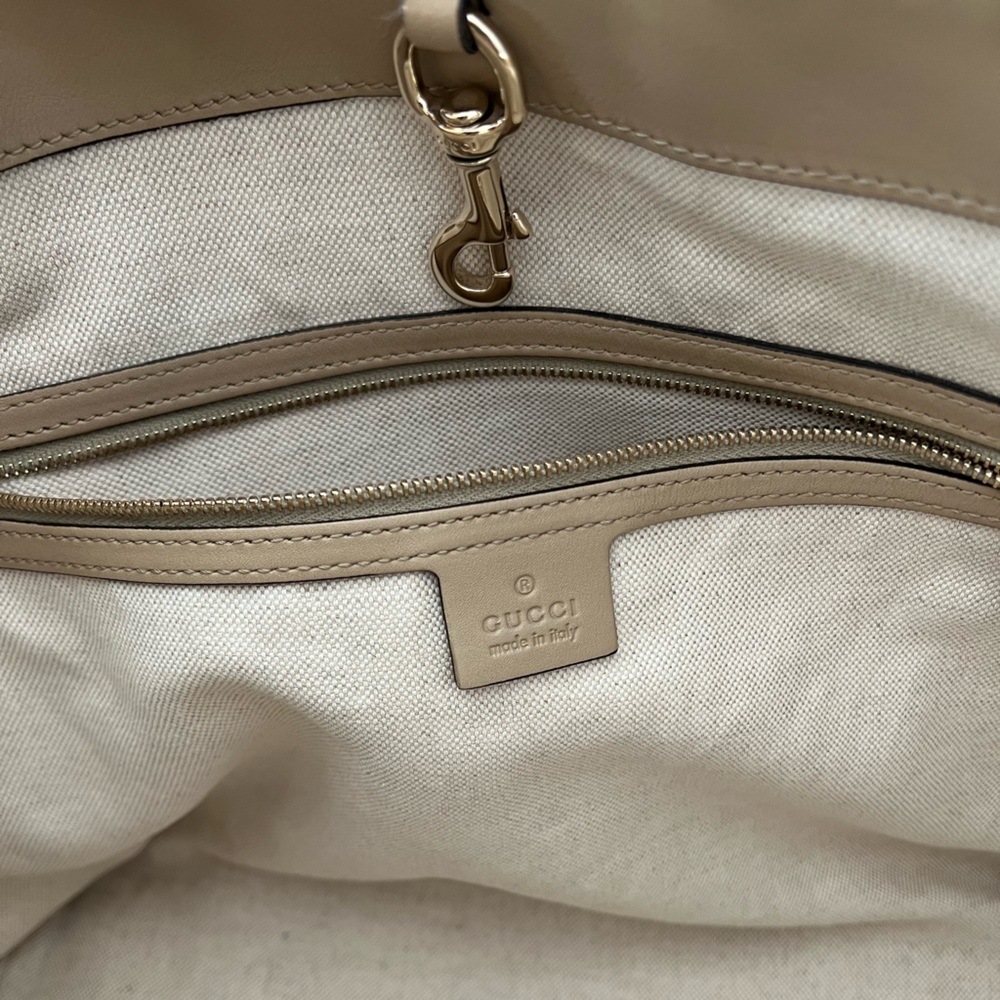 [Like NEW] Gucci GG Supreme Monogram Tote - Picture 7 of 9